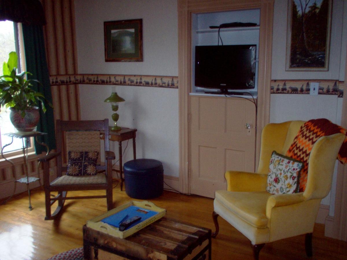 Parks Edge Inn Millinocket エクステリア 写真